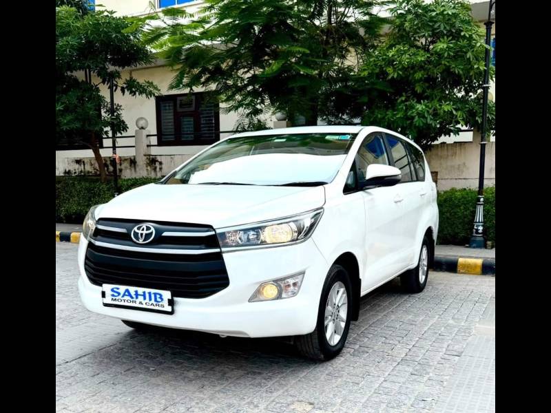 Toyota Innova Crysta 2.4 GX 7 STR