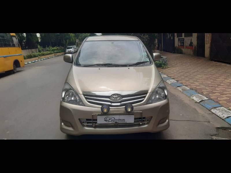 Toyota Innova 2.5 VX 8 STR BS IV