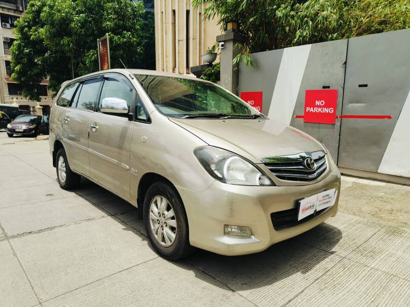 Toyota Innova 2.5 V 7 STR
