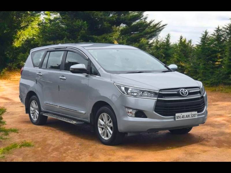 Toyota Innova Crysta 2.4 G 8 STR