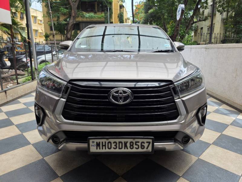 Toyota Innova Crysta 2.4 GX 8 STR