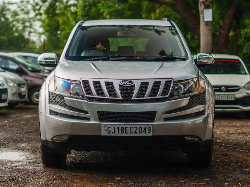 Mahindra XUV500 W6