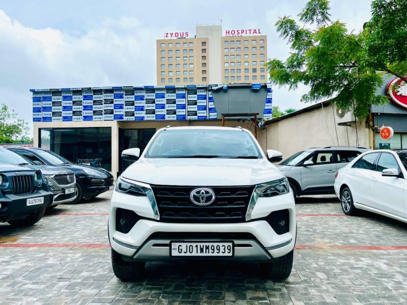 Toyota Fortuner 4X2 MT 2.8 Diesel