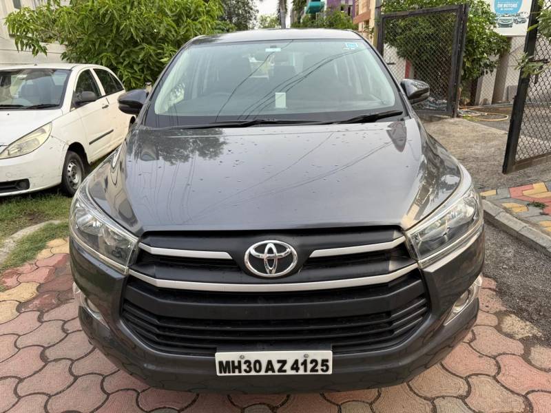 Toyota Innova Crysta 2.4 G 8 STR