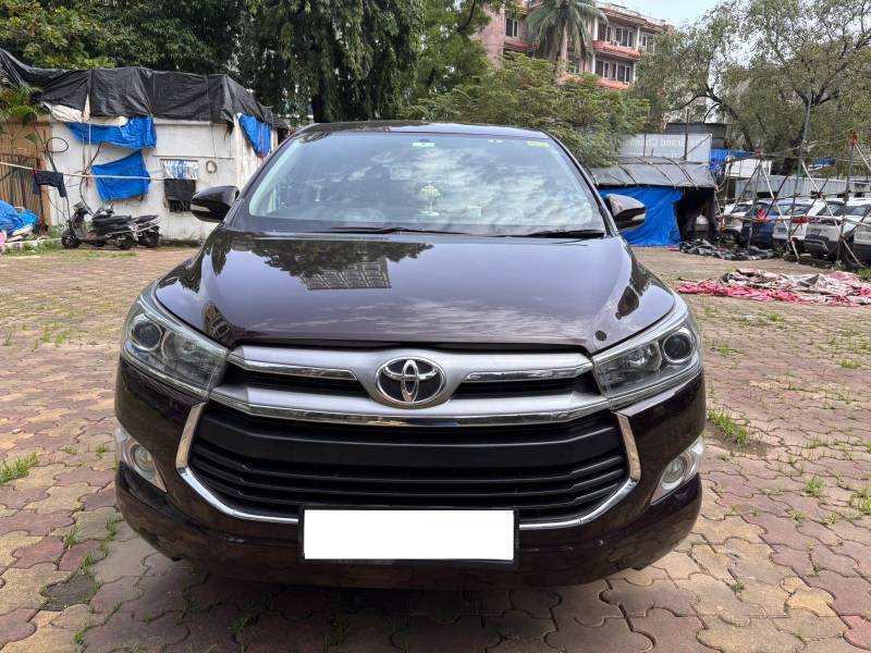 Toyota Innova Crysta 2.4 VX 8 STR