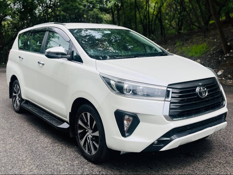Toyota Innova Crysta 2.4 ZX AT 7 STR