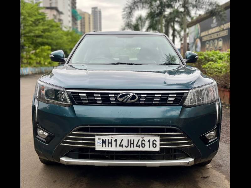Mahindra XUV 300 1.5 W8 (O)