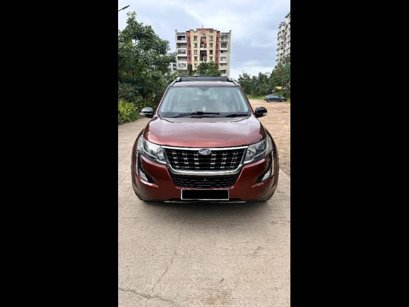 Mahindra XUV500 W11