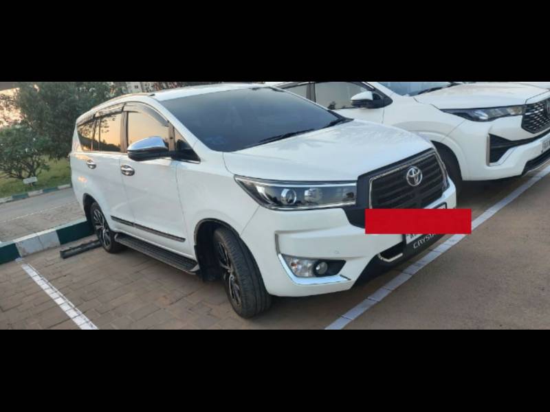 Toyota Innova Crysta ZX 2.4 7 STR