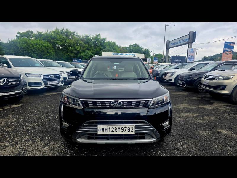 Mahindra XUV 300 1.2 W8 (O)