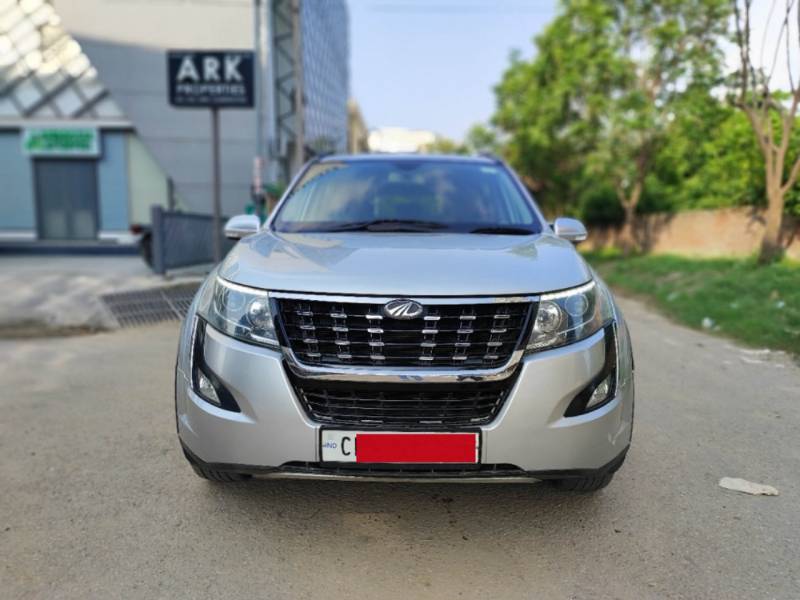 Mahindra XUV500 W7