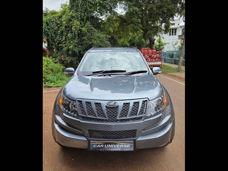 Mahindra XUV500 W8