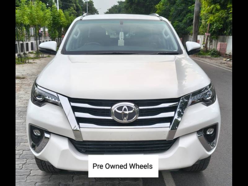 Toyota Fortuner 2.8 4x2 MT