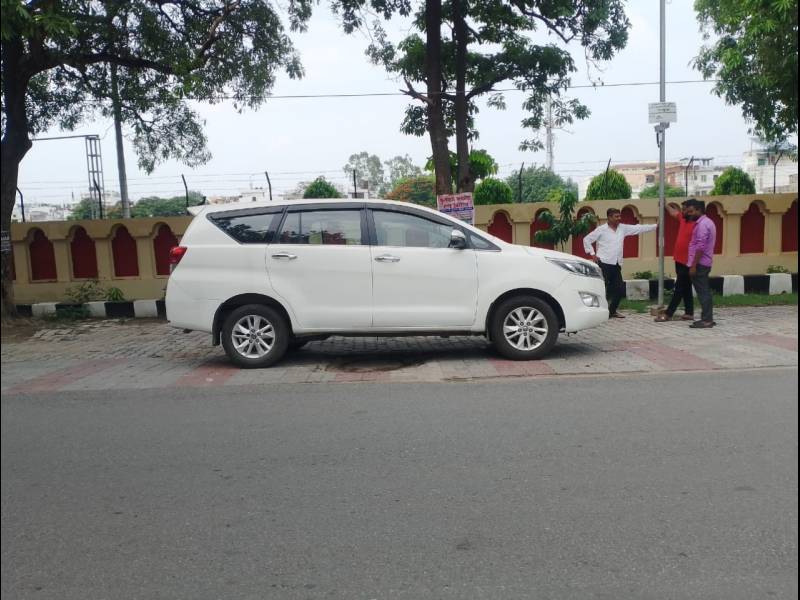 Toyota Innova Crysta 2.4 VX 7 STR