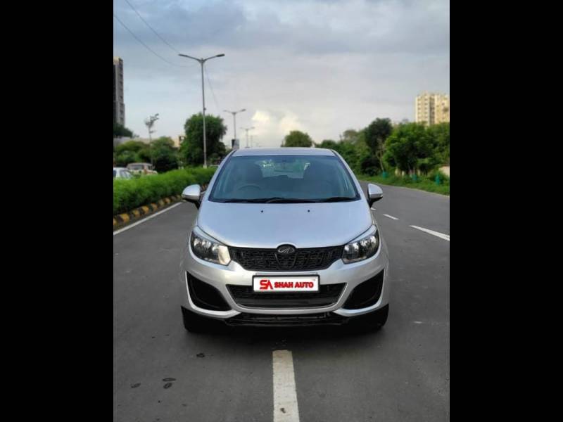 Mahindra Marazzo M4 8 STR