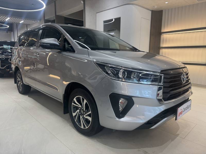Toyota Innova Crysta 2.4 VX 8 STR