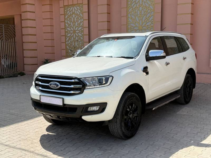 Ford Endeavour Titanium 2.0 4x2 AT