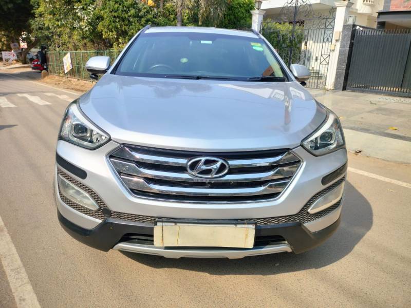 Hyundai Santa Fe 4 WD (AT)