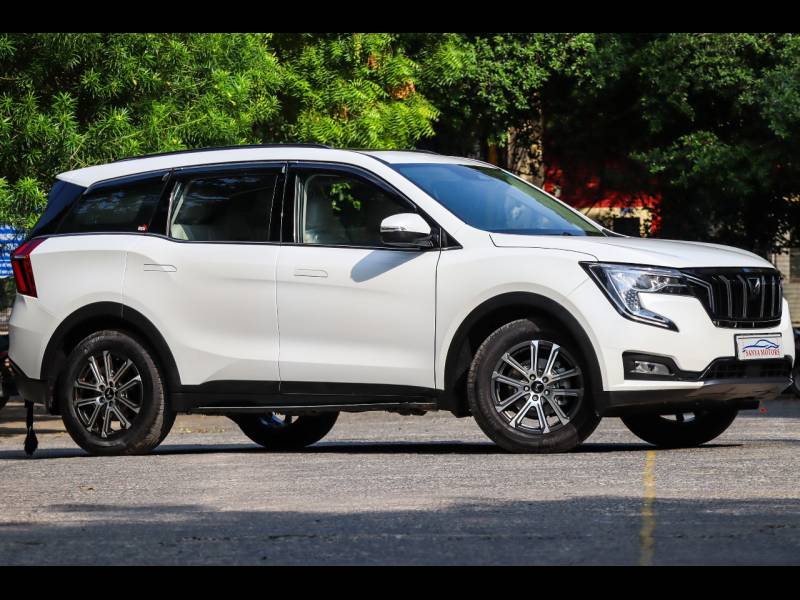 Mahindra XUV700 AX7 Petrol AT 7 STR
