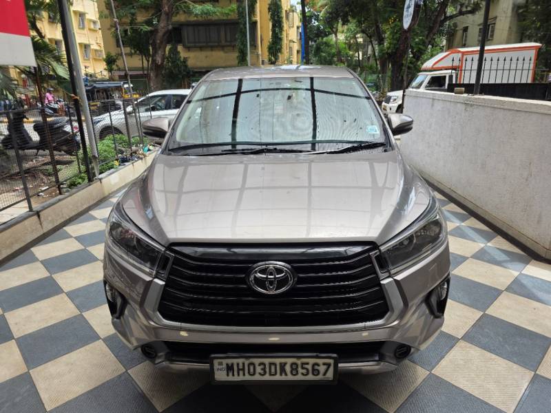 Toyota Innova Crysta 2.4 GX 8 STR
