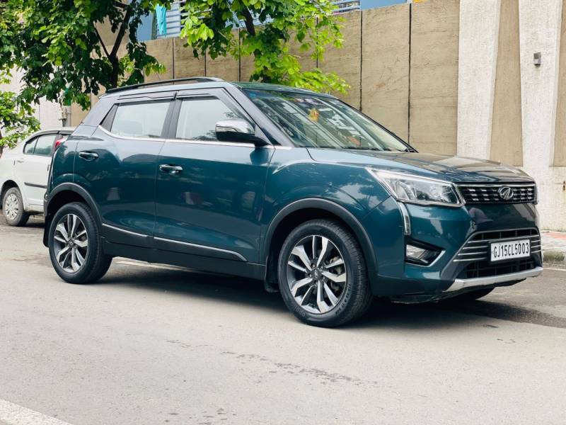 Mahindra XUV 300 1.5 W8 (O)