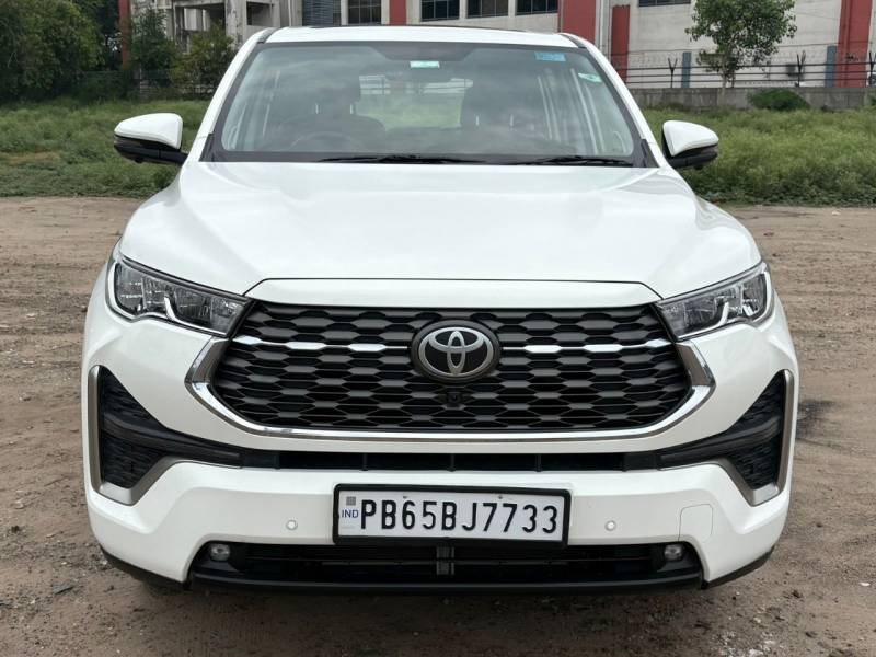 Toyota Innova Hycross ZX Hybrid 7 STR
