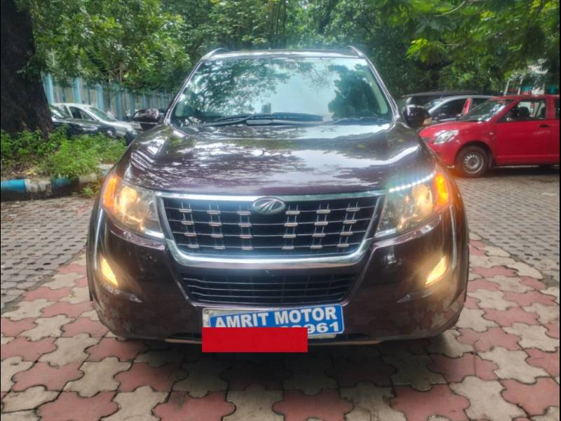 Mahindra XUV500 W9