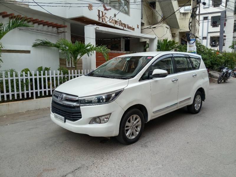 Toyota Innova Crysta 2.4 VX 8 STR