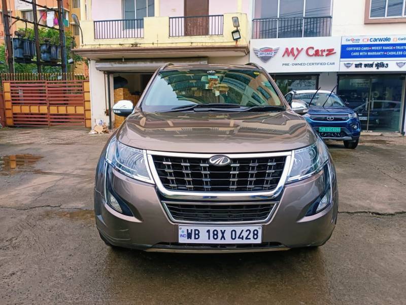 Mahindra XUV500 W11