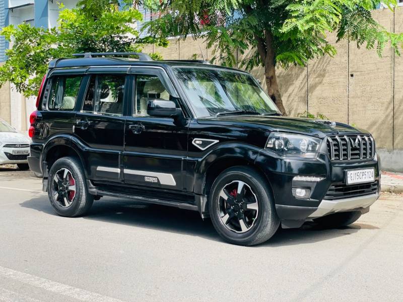 Mahindra Scorpio S11 MT 7S