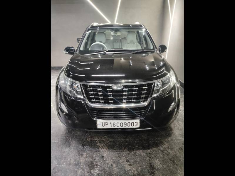 Mahindra XUV500 W9