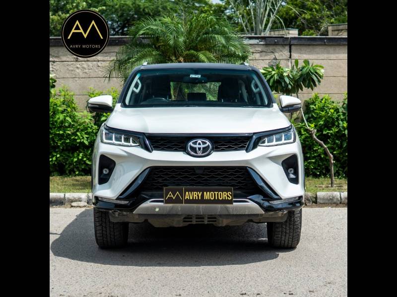 Toyota Fortuner Legender 4X2 AT 2.8 Legender