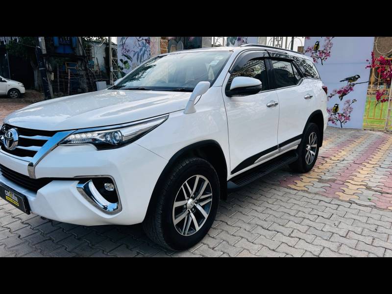 Toyota Fortuner 2.8 4x4 AT