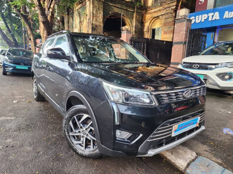 Mahindra XUV 300 1.2 W8 (O)