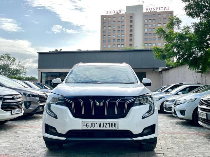 Mahindra XUV700 AX 7 Diesel MT Luxury Pack 7 STR