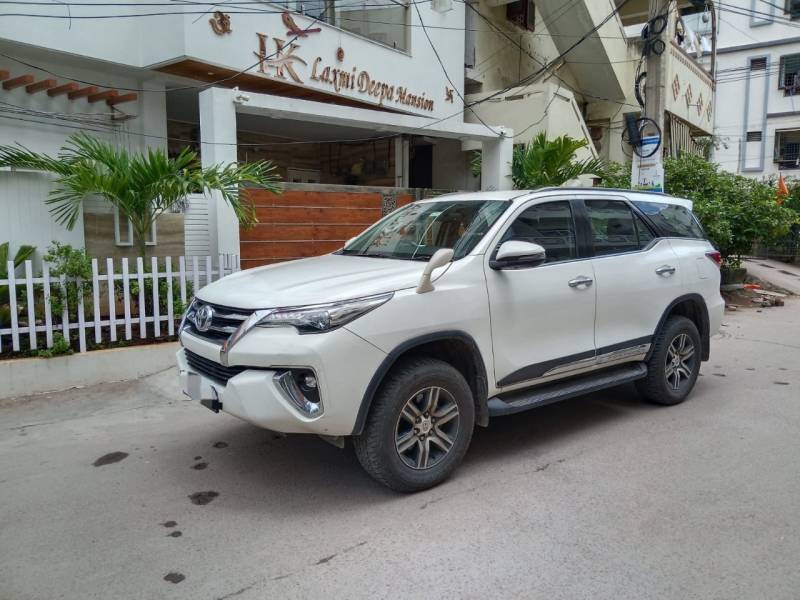 Toyota Fortuner 2.8 4x2 MT