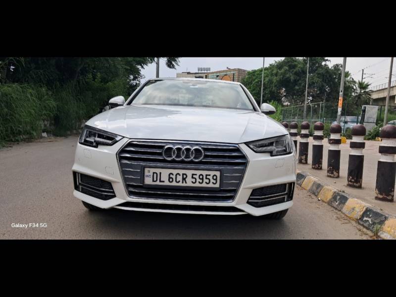 Audi A4 30 TFSI Premium Plus