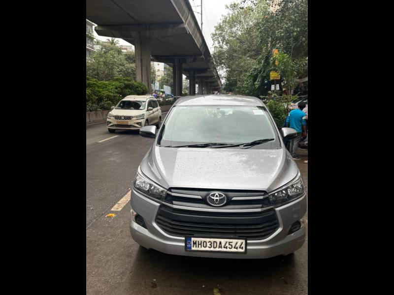 Toyota Innova Crysta 2.4 G Plus 8 STR