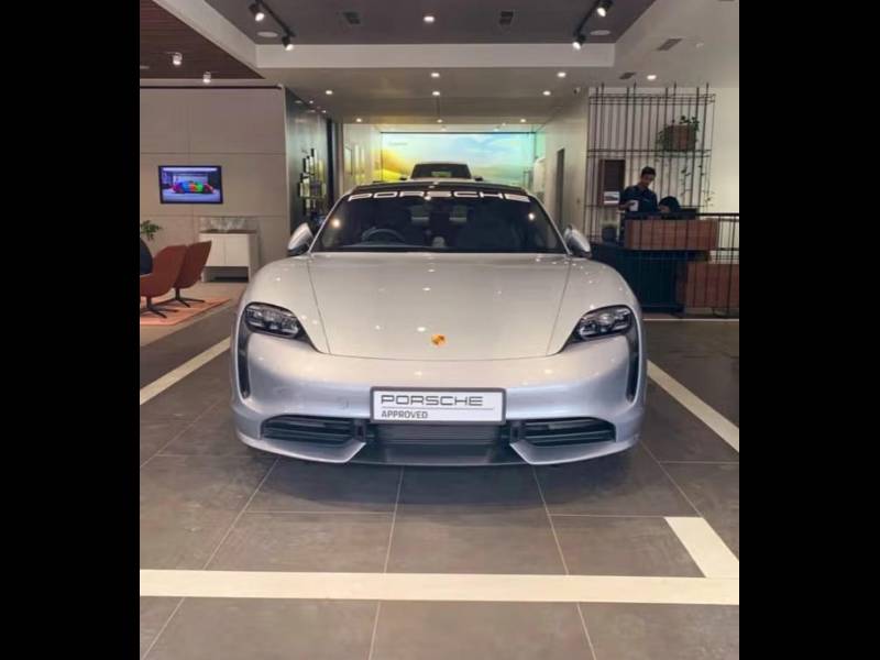 Porsche Taycan Turbo