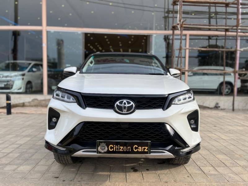 Toyota Fortuner Legender 4X4 AT 2.8 Legender