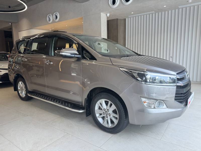 Toyota Innova Crysta 2.4 VX 7 STR