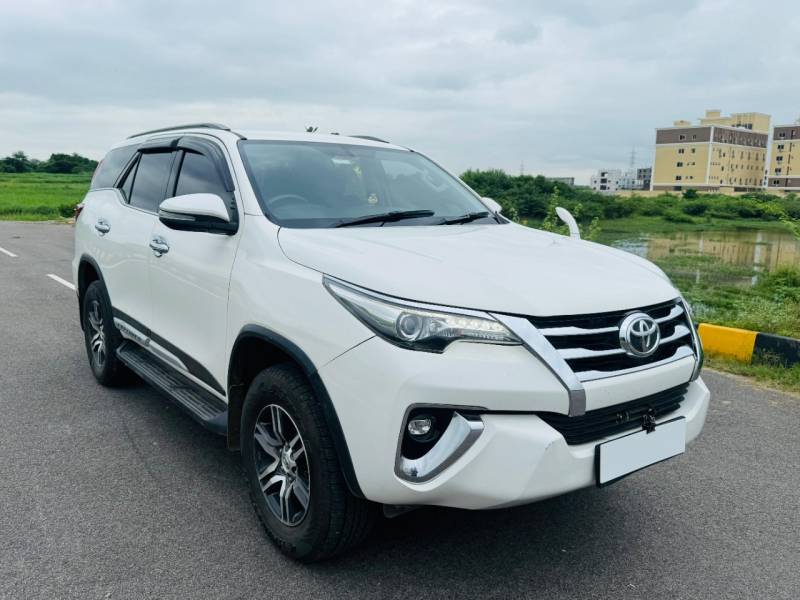 Toyota Fortuner 2.8 4x2 MT