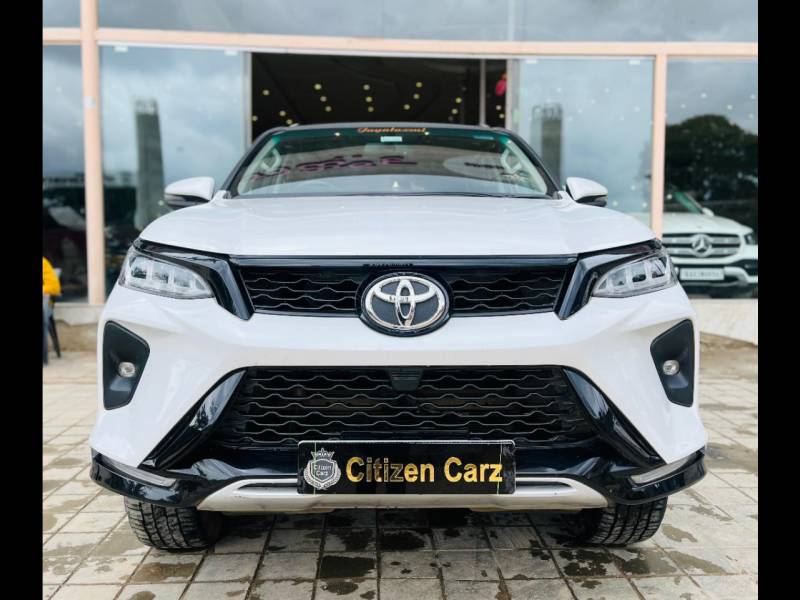 Toyota Fortuner Legender 4X4 AT 2.8 Legender