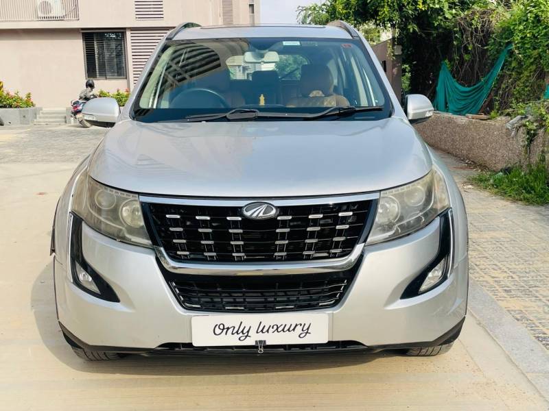 Mahindra XUV500 W11 (O) AT