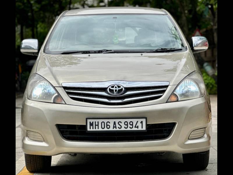 Toyota Innova 2.5 V 8 STR
