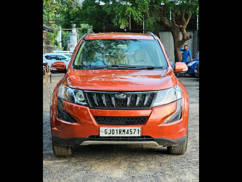 Mahindra XUV500 W6