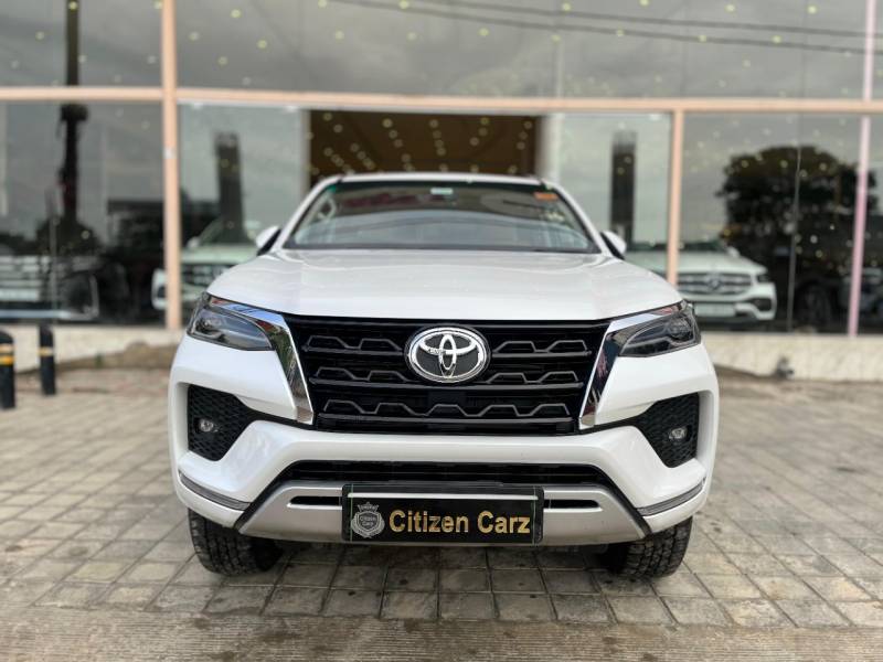 Toyota Fortuner 4X2 AT 2.8 Diesel
