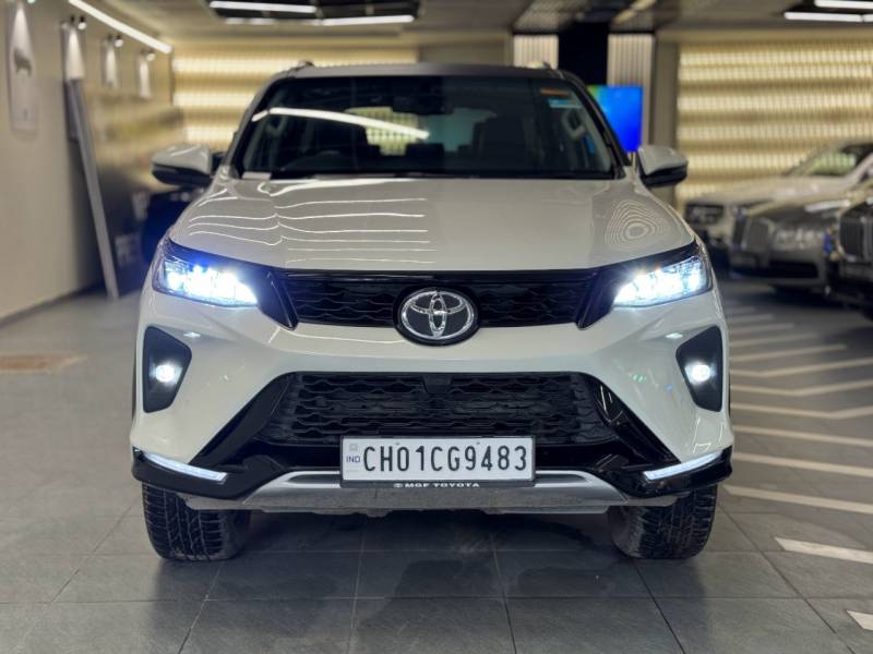 Toyota Fortuner Legender 4X4 AT 2.8 Legender