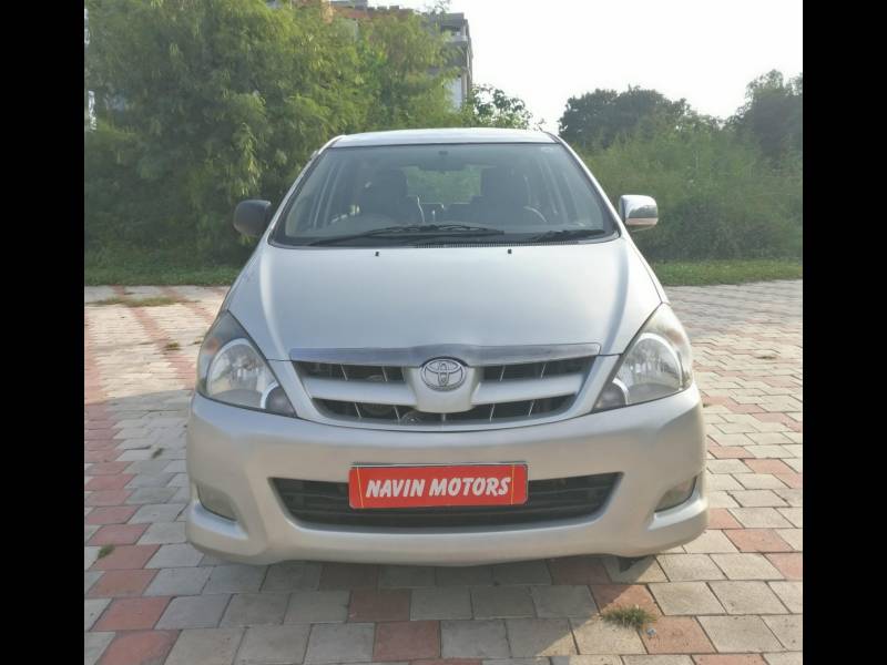 Toyota Innova 2.5 V 7 STR