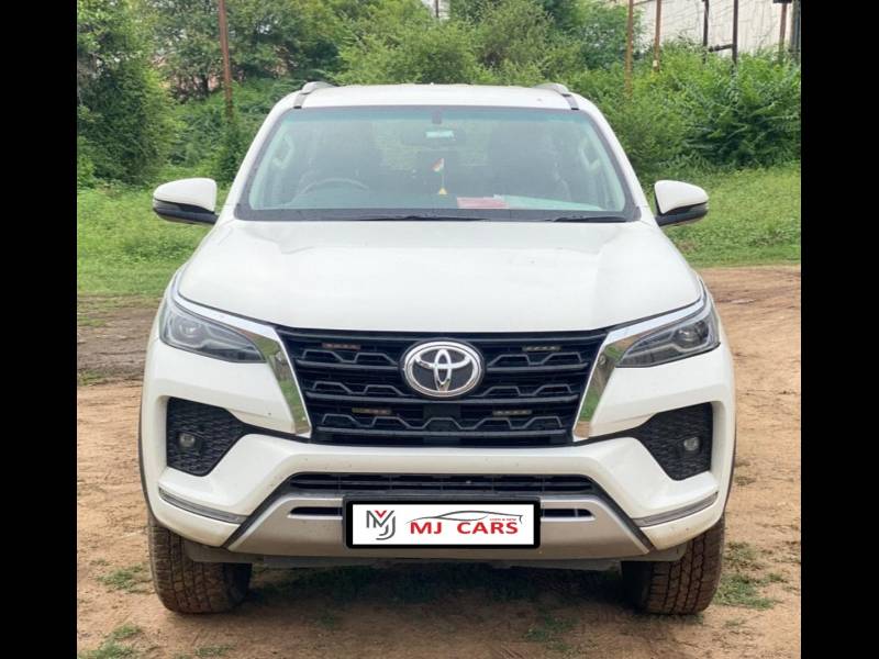 Toyota Fortuner 4x2 AT
